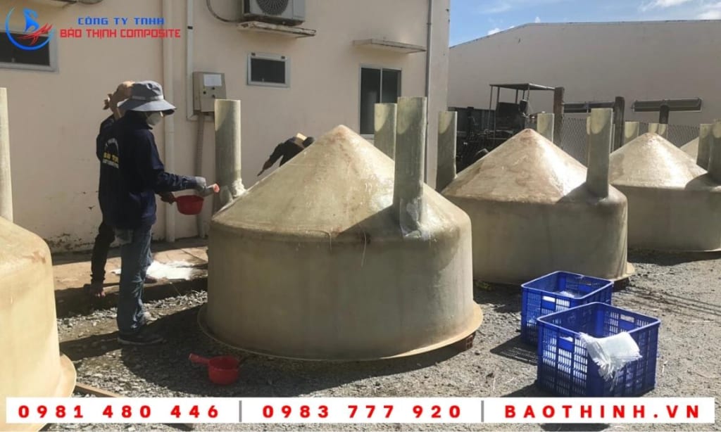 Bồn composite được lắp ráp chân tại Công ty Việt Úc - Cà Mau